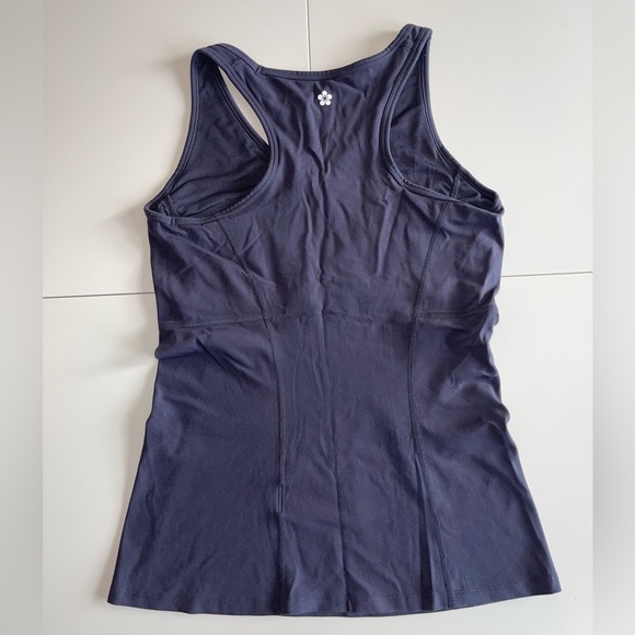 4 Pairs of leggings 1 athletic shirt with built in bra - Picture 14 of 15